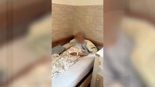 Peste 400 de morţi în 6 ani la azilele din Bihor, îngropaţi pe câmp. Imagini cu pacienţii găsiţi în viaţă