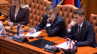 Parlamentarii pleacă în vacanţă, criza Guvernului rămâne. Ce variante are Nicuşor Dan pe masă