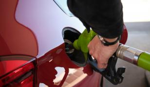 Scumpiri în cascadă de la 1 iulie. Cât ne va costa în plus un plin, o comandă online sau o amendă rutieră
