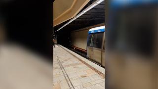 Circulaţia metroului, reluată la Universitate după ce a fost oprită o oră. Un cablu luase foc