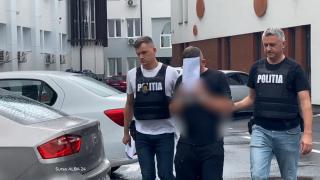 Fraudă fără precedent la BAC. Elevii suspecți au folosit ochelari inteligenți și căști minuscule