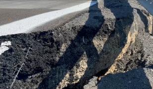 Craterul care nu mai dispare de pe A10. Șoseaua s-a stricat din nou în același punct, după două reparații