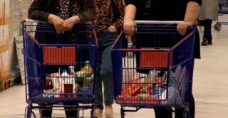 Românii cumpără mai puțin. Comerțul cu amănuntul ajunge la a zecea lună consecutivă de declin