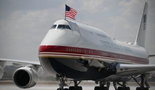Trump a sosit în Turcia la bordul noului Air Force One, făcut cadou de Qatar. Cum a fost primit de Erdogan