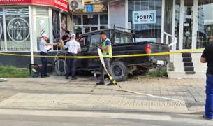 O femeie care stătea pe o bancă, spulberată de o mașină scăpată de sub control, în Tulcea