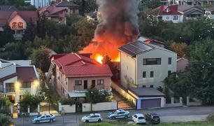 Incendiu violent în Capitală. Au ars 500 de metri pătraţi, o casă şi două anexe din Militari s-au făcut scrum