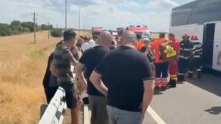 Autocar cu 60 de persoane, accident de groază cu un TIR, în Călărași. 16 răniţi, între care patru copii