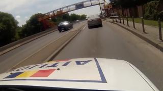 Poliţişti din Vrancea, eroi după ce au oprit un şofer care gonea pe șosea. Ce au găsit în mașină