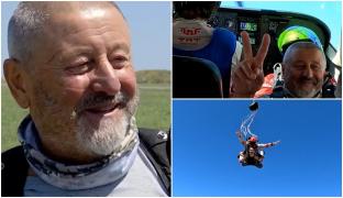 Experienţe cu adrenalină pe litoral. La 62 de ani, un tată a sărit pentru prima dată cu paraşuta
