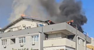 Incendiu violent la mansarda unui bloc din Popești-Leordeni. 25 de oameni s-au autoevacuat