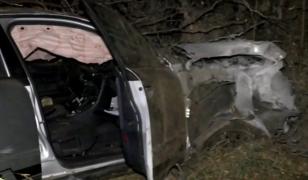 Accident grav în Mehedinți. Un tânăr ar fi furat o mașină, apoi a pierdut controlul și a lovit-o de copaci