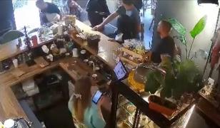 Momentul atacului rusesc surprins într-o cafenea din Sumî, Ucraina. Cinci morți și zeci de răniți