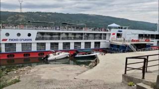 O navă de croazieră care se îndrepta spre litoral a rămas blocată pe Dunăre din cauza nivelului scăzut al apei
