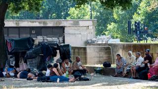 Daily Mail: Migranții români s-au întors în Londra să doarmă pe străzi, să cerșească și să fure de la turiști