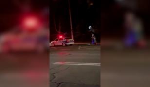 Momentul în care un tânăr fuge de Poliţie cu trotineta, cu o fată în spate. Cum s-a încheiat aventura riscantă