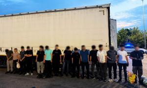 Șofer turc, prins la Giurgiu cu 15 imigranți ascunși în TIR. Urmau să ajungă în Belgia