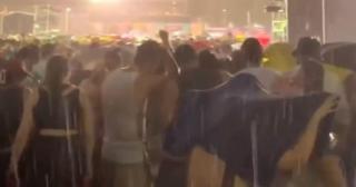 Concertul lui Bad Bunny din Milano, afectat de o furtună violentă. 80.000 de spectatori au fost evacuaţi