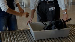 Haos pe aeroportul din Frankfurt după ce un român a glumit că are o bombă în bagaj