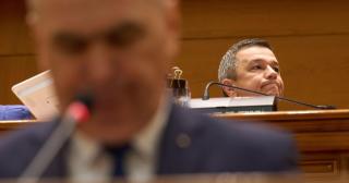 PNL şi-a decapitat 6 filiale, 4 doar din Capitală. PSD vrea să înlocuiască guvernul cu o comisie de criză