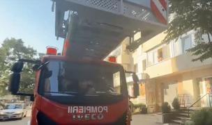 Groază pentru o femeie din Tulcea, după ce apartamentul i-a luat foc. A ajuns în stare gravă la spital