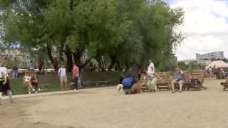 Marea s-a mutat la Cluj. Plajă urbană cu nisip, muzică și acces gratuit pe malul Someșului