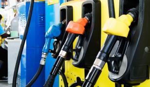Motorina, la un pas de 10 lei pe litru. Cât s-au scumpit carburanții față de luna trecută