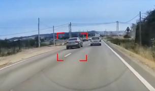 Goană nebună pe DN 56A. Șofer fără permis, eliberat din închisoare, a intrat pe contrasens în fuga de poliție