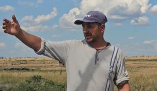 EXCLUSIV. Mărturia ciobanului care a găsit primele fragmente ale dronei doborâte la Buzău: "Era o gaură mare"