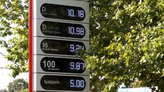 Motorina a trecut de 10 lei litrul, iar unele benzinării au rămas fără carburant. Experţii nu exclud o criză