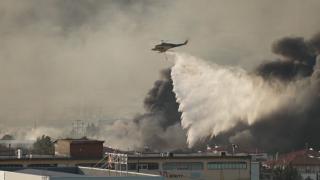 Imagini dramatice din Creta, devastată de incendii. Trei pompieri au murit, iar mii de oameni au fost evacuaţi
