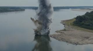 Filmul detonării de pe Dunăre. MApN a folosit 180 kg de explozibil pentru ca Cernavodă să nu fie închisă total