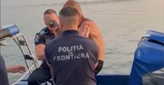 A adormit pe colacul bărcii pneumatice și a căzut în Dunăre. A fost salvat de polițiștii de frontieră