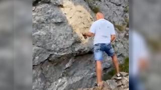 Reacţia tupeistă a bărbatului care a mâzgălit numele iubitei pe o stâncă de pe Transfăgărăşan