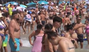 Peste 200.000 de turiști pe litoral, dar românii strâng cureaua. Cum își reduc cheltuielile din vacanţă
