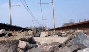 Tânără de 19 ani, acroşată de tren în Mangalia. Avea căștile în urechi și nu a auzit locomotiva