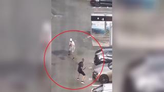 Bătaie cu macete și spray lacrimogen în plină stradă, la Târgu Jiu. Bărbații implicați, reținuți