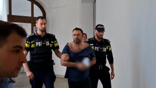 Procurorul care a venit cu arsenalul la club a mai avut dosar penal. Justiţia a stabilit că 