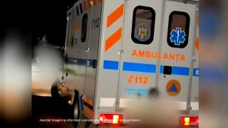 Şoferul ambulanţei atacate cu bâte şi topoare a fost operat pentru a doua oară. În ce stare se află