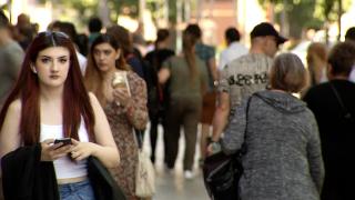 Românii, tot mai apăsați de griji. Sociologii explică de ce vara nu mai aduce relaxare şi vacanţe