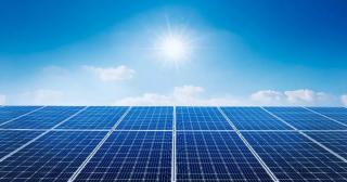 Statul vrea să schimbe regulile pentru prosumatori după criza energetică. Modificări la Casa Verde