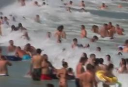 Costinești, vedeta celui mai aglomerat weekend de pe litoral. În mare, salvamarii au avut o zi de foc
