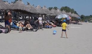 Plaja din România cu nisip fin unde un şezlong costă doar 25 de lei