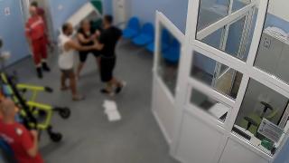 Un tânăr a făcut prăpăd la UPU Găeşti. A distrus sala şi a ameninţat medicii