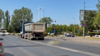 Copil de 8 ani, mama și bunica, spulberați de un camion în București. Tânăra mamă a murit