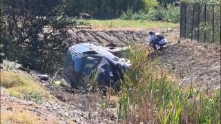 Şofer beat, cursă cu poliţia pe urme în Constanţa. Ambele maşini s-au răsturnat, autospeciala a luat foc
