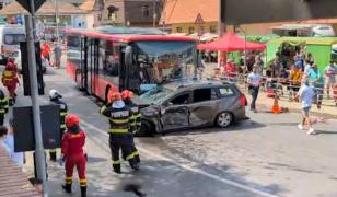 Scuza şoferului de autobuz care s-a urcat beat la volan şi a distrus 12 maşini