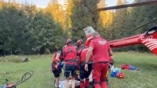 Bărbat la un pas de moarte, după ce a căzut 30 de metri în gol, în Masivul Ceahlău