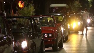 Noapte albă pentru pasionații de mașini. Automobilele de colecţie au defilat prin București