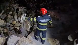 Fragment de dronă lângă Cazinoul din Constanța. Pompierii l-au scos dintre stabilopozi cu mâinile goale