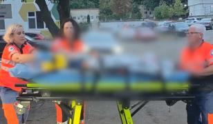 Băieţel de 8 ani, la spital după ce o poartă masivă de fotbal a căzut peste el, la joacă